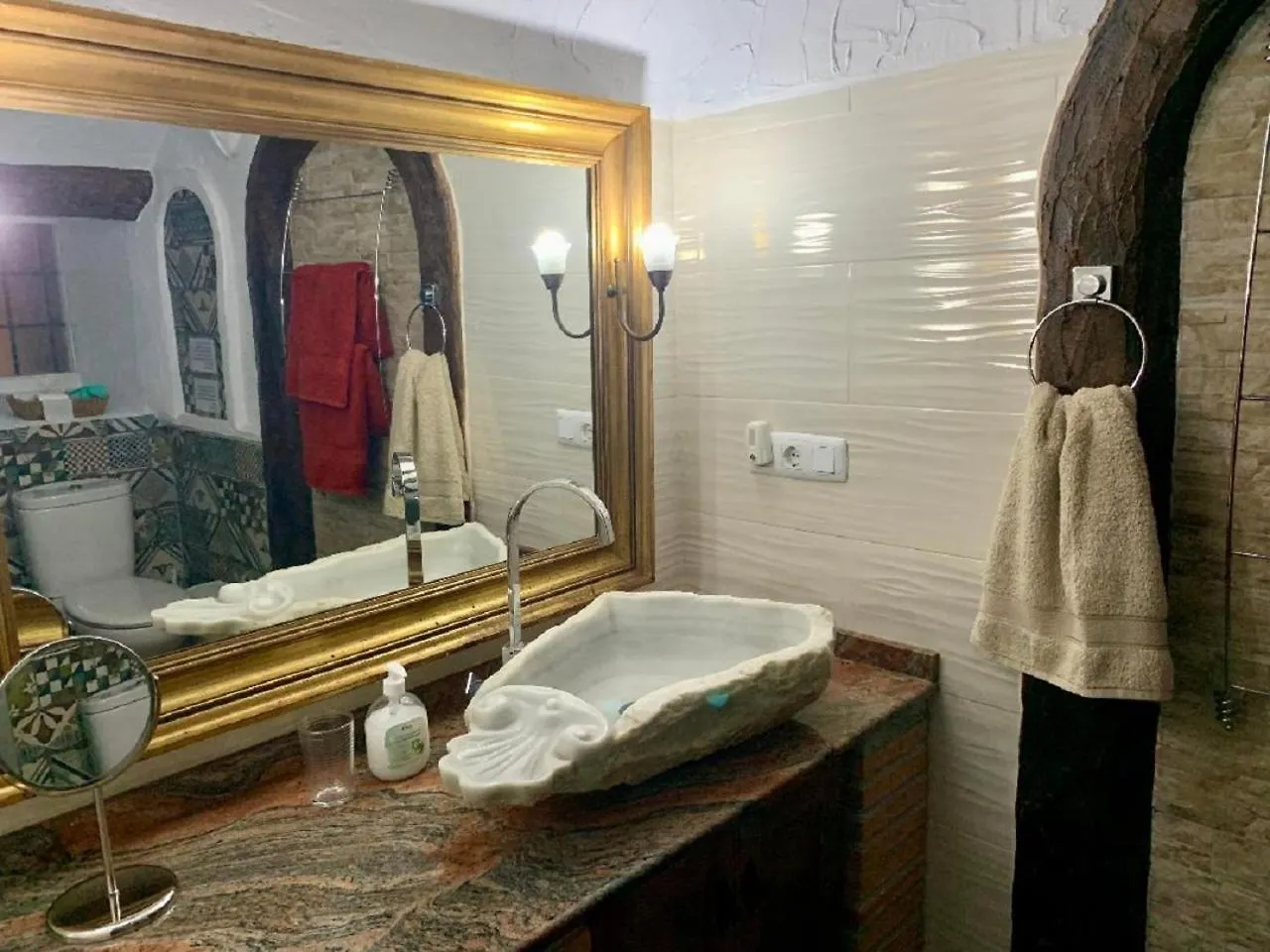Cueva Romana, Adults Only Cave House Cuevas del Campo Bed & Breakfast